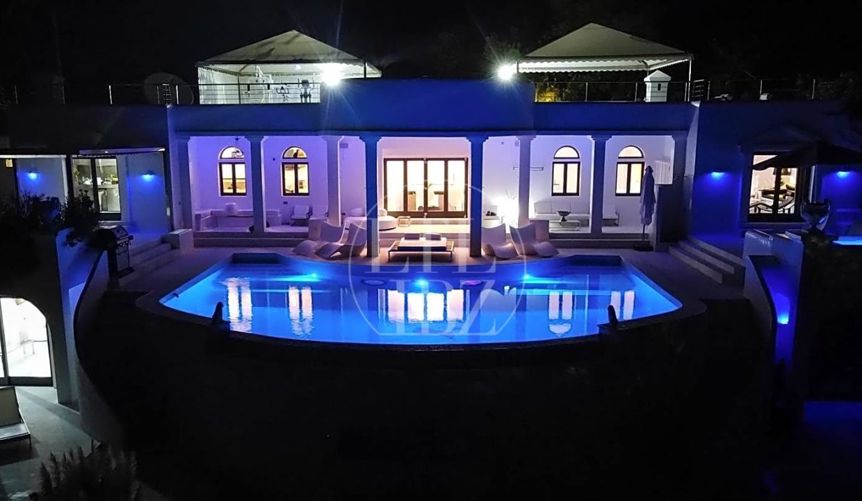 Luxury paradisiac villa