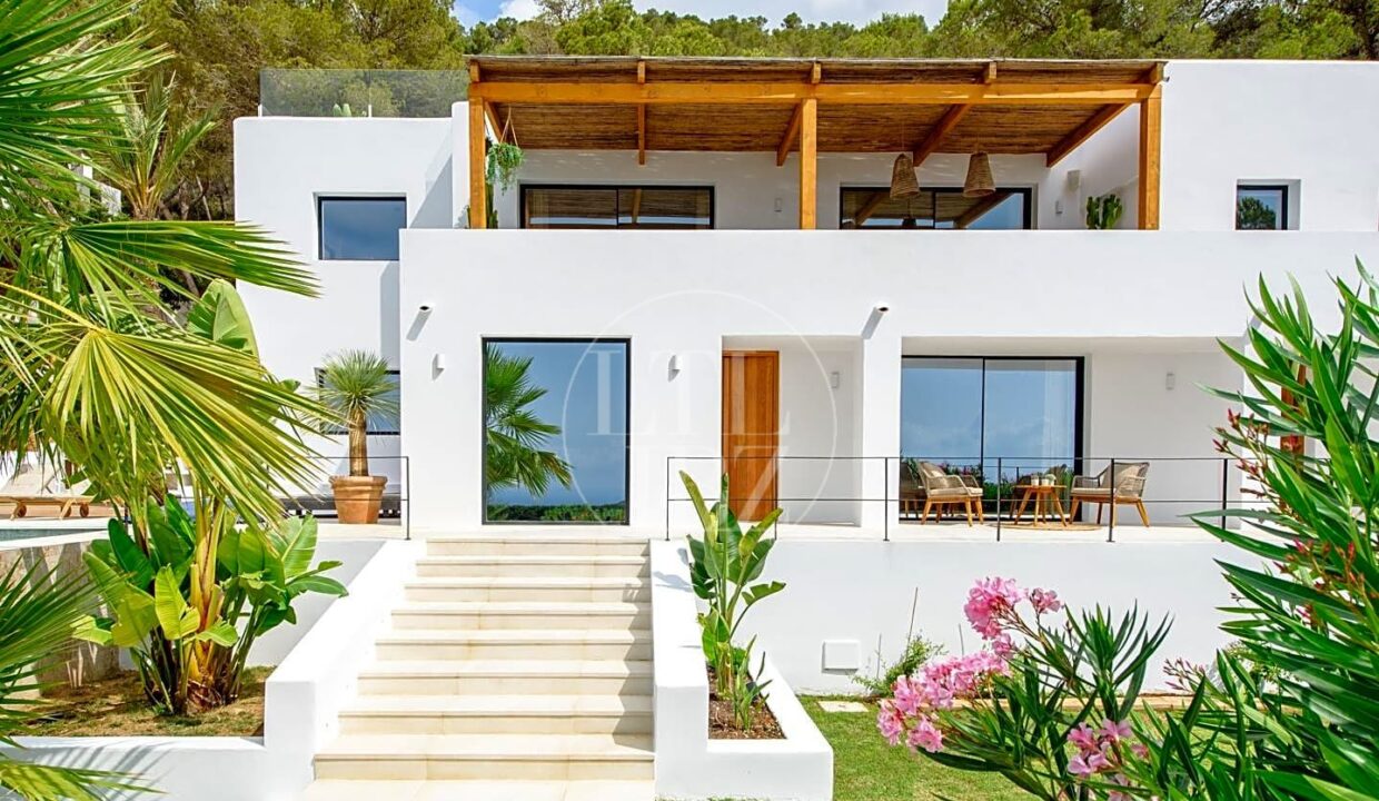 Stunning villa in Es Cubells