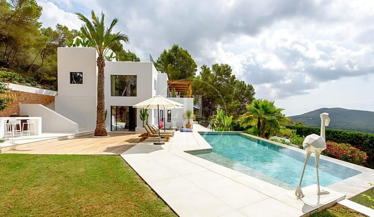 Stunning villa in Es Cubells