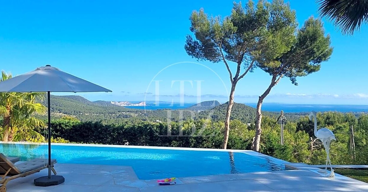 Stunning villa in Es Cubells