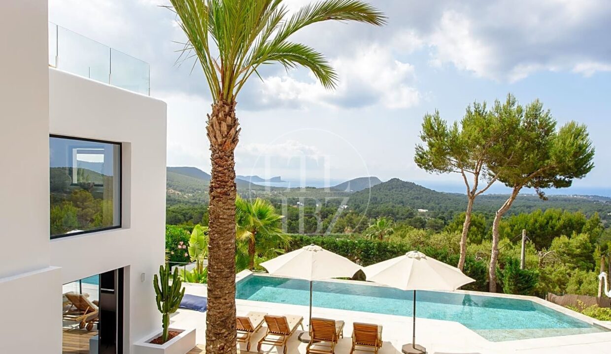 Stunning villa in Es Cubells