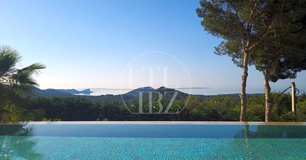 Stunning villa in Es Cubells