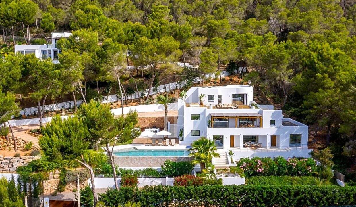 Stunning villa in Es Cubells