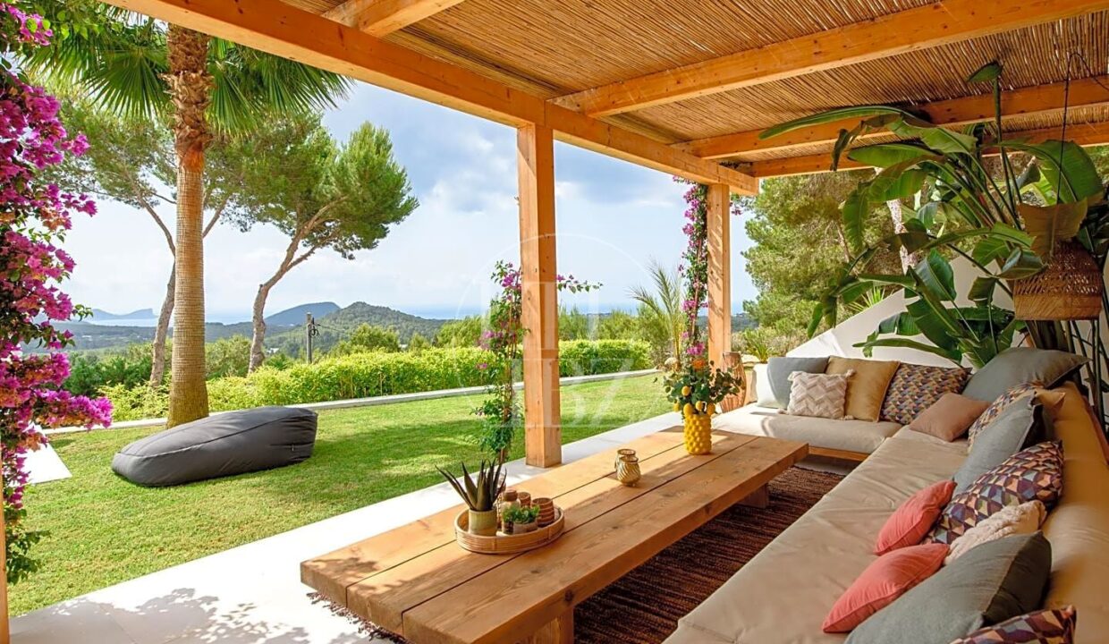 Stunning villa in Es Cubells