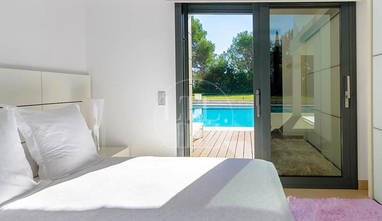 Contemporary Villa in Es Canar