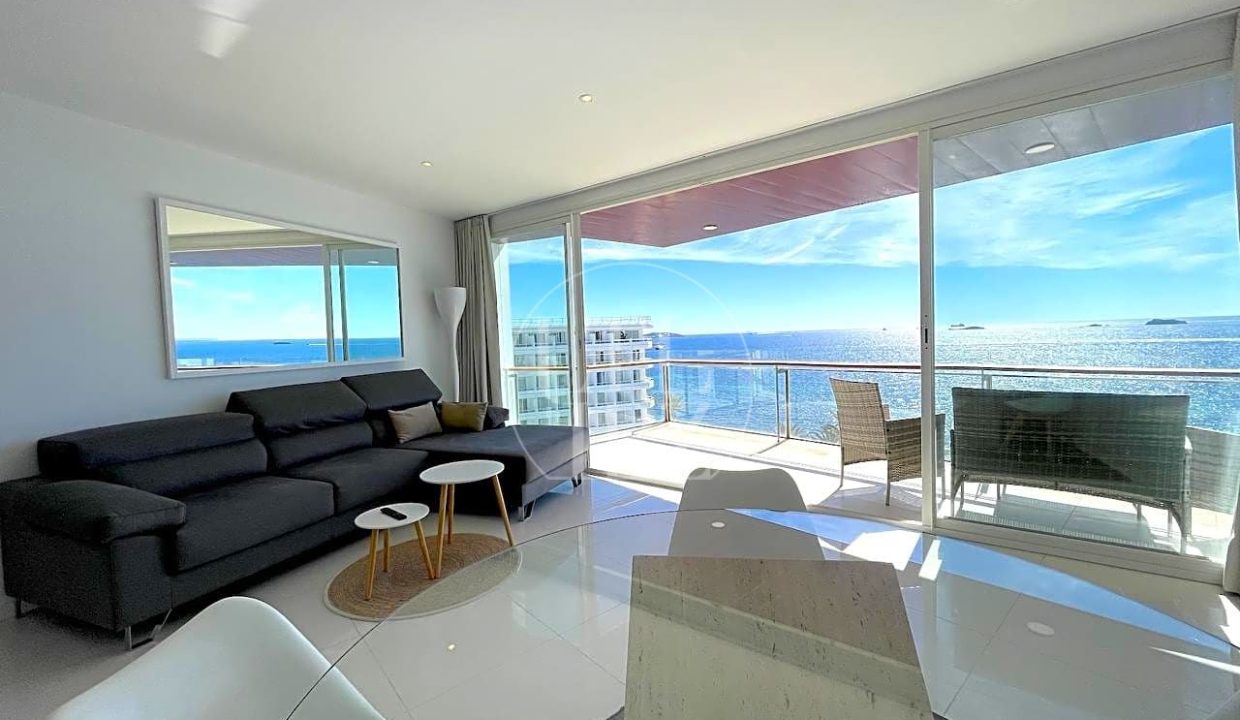 First Line Apartment in Playa d'en Bossa