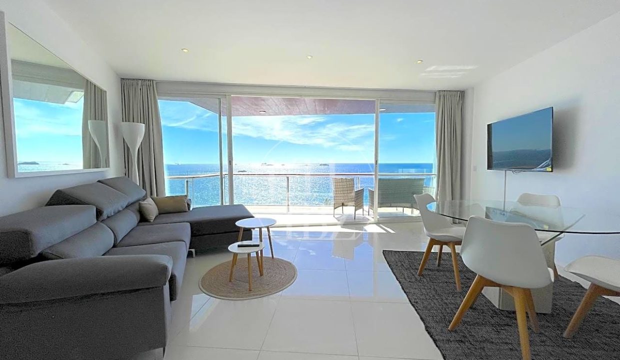 First Line Apartment in Playa d'en Bossa