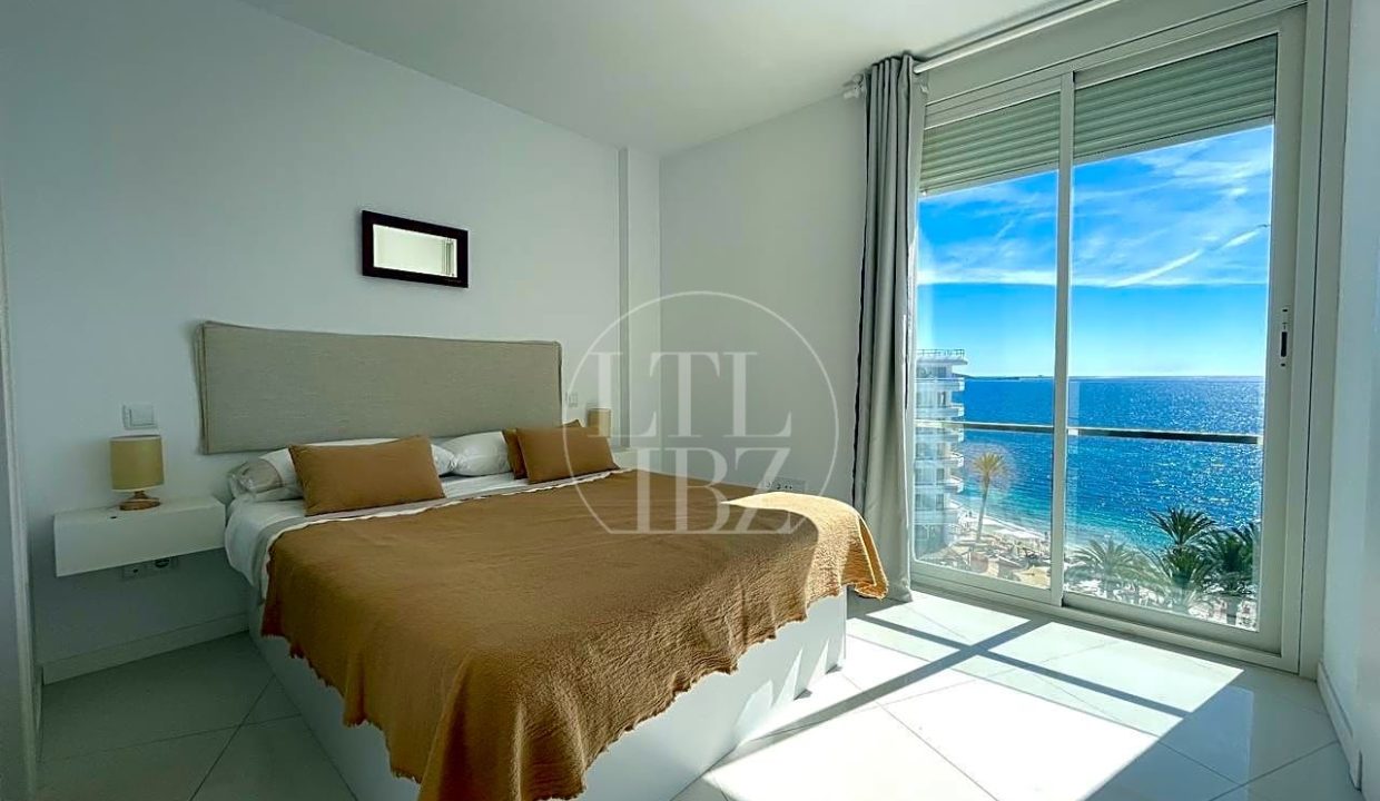 First Line Apartment in Playa d'en Bossa