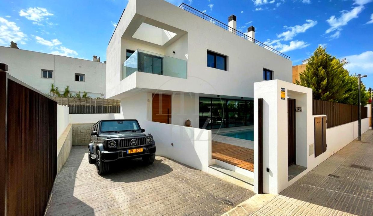 Modern house for sale